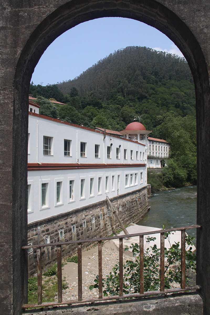Balneario Las Caldas de Besaya, arco puente pasaje